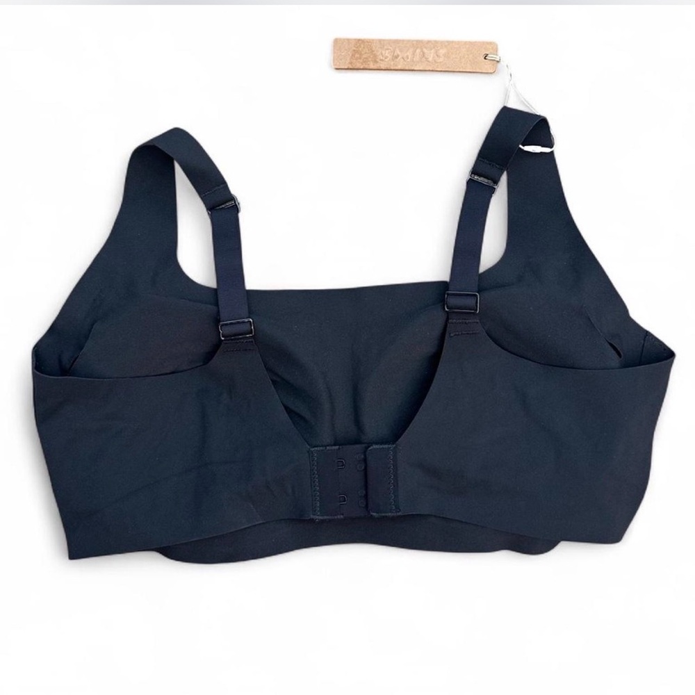 SKIMS *NWT NAKED SCOOP BRA | COLOR: ONYX - Picture 6 of 9